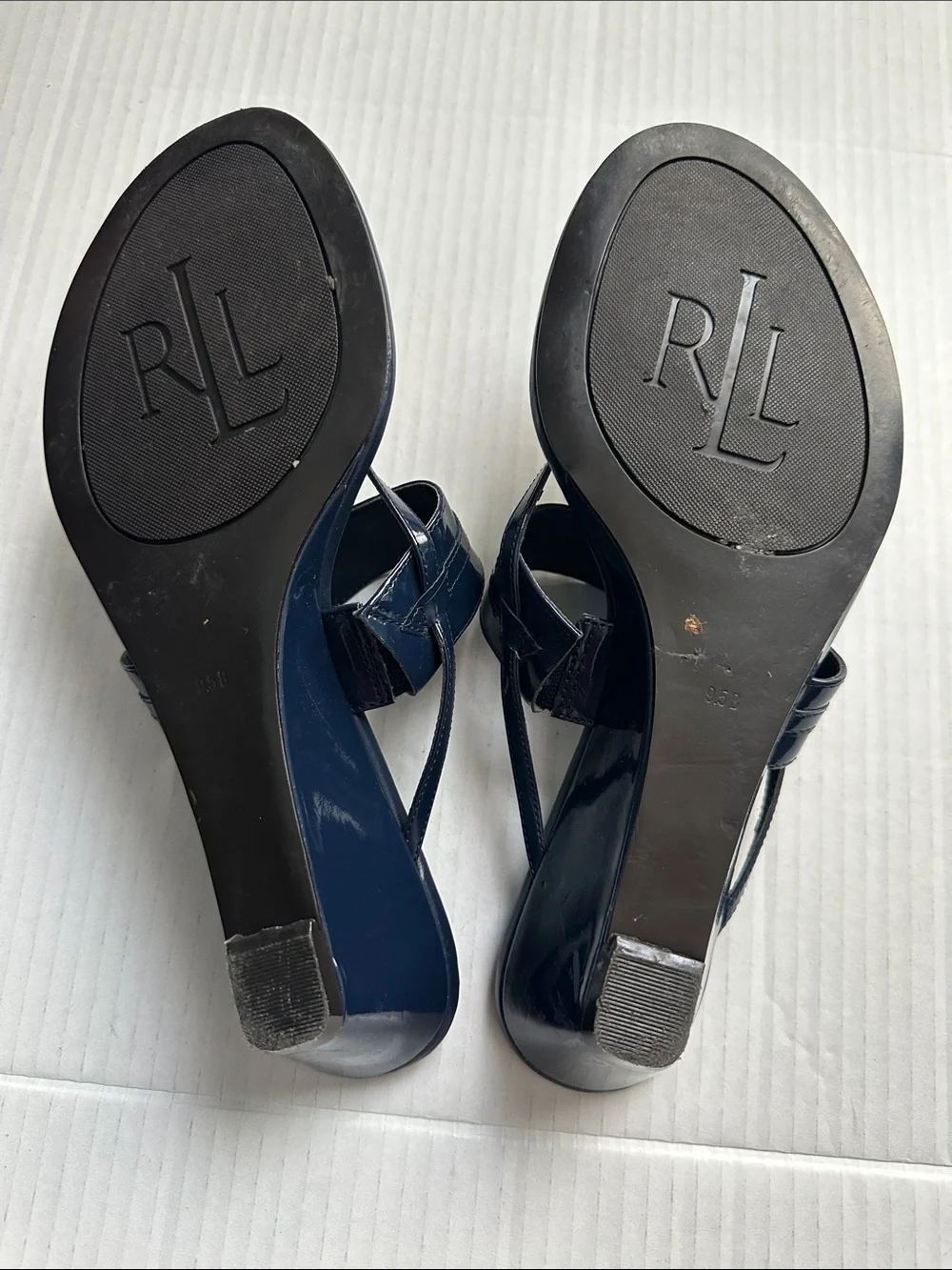 Lauren Ralph Lauren Navy Patent Thong Wedge  Sandals with Gold Accent Sz 9.5 B